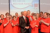 Minutenlanger Applaus nach Bekanntgabe des 97-Prozent-Ergebnisses.